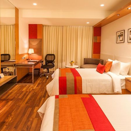 Deventure Sarovar Portico Kapashera, New Delhi Esterno foto