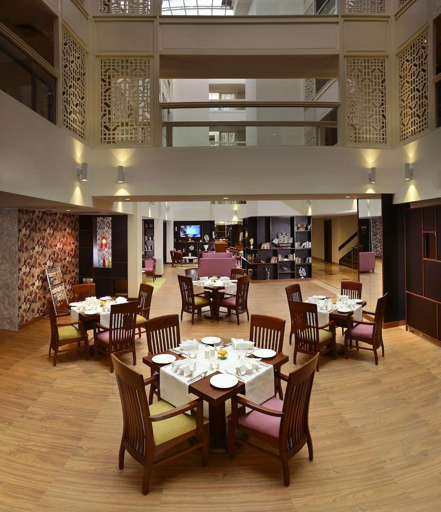 Deventure Sarovar Portico Kapashera, New Delhi Esterno foto