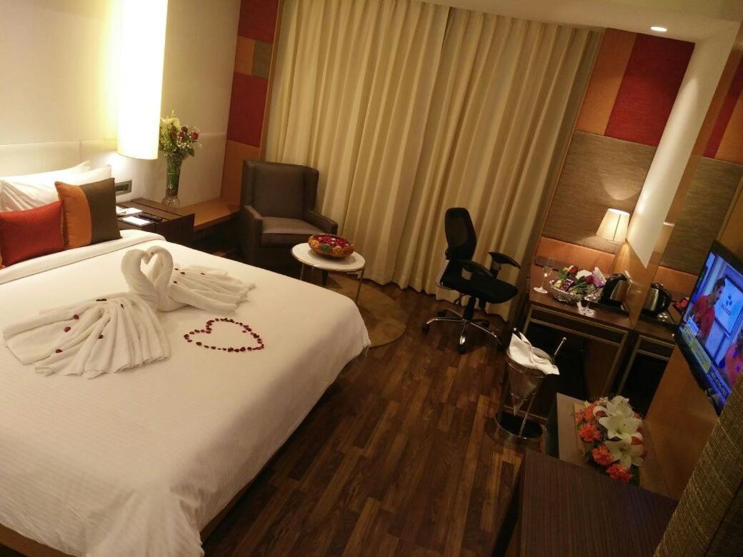 Deventure Sarovar Portico Kapashera, New Delhi Esterno foto