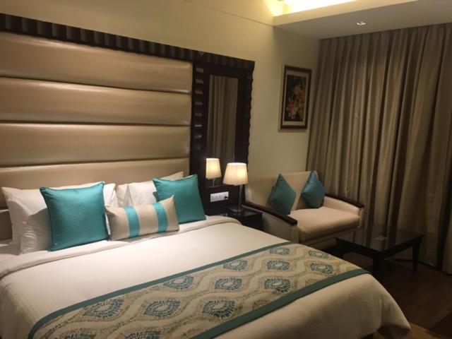 Deventure Sarovar Portico Kapashera, New Delhi Esterno foto