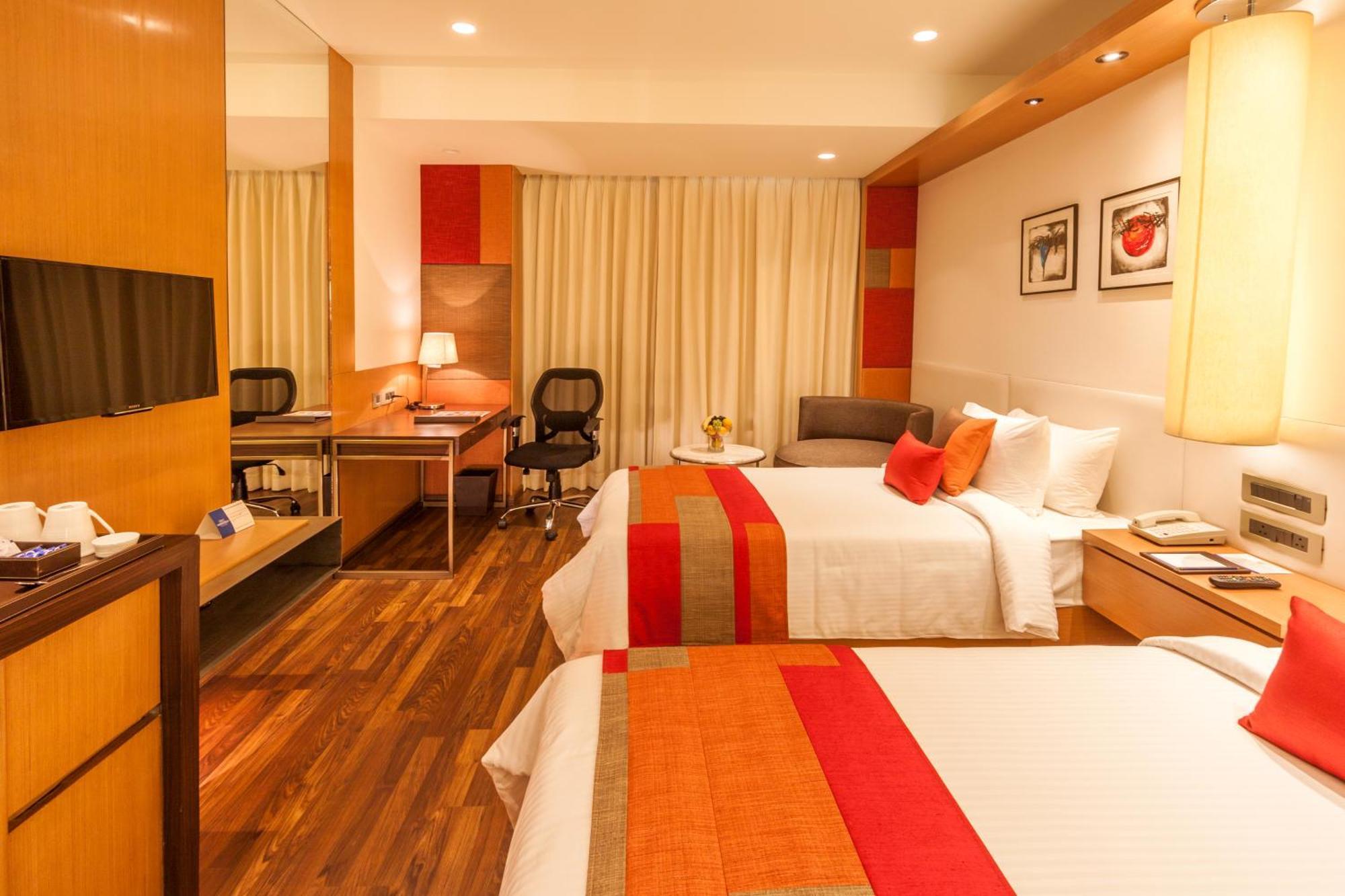 Deventure Sarovar Portico Kapashera, New Delhi Esterno foto