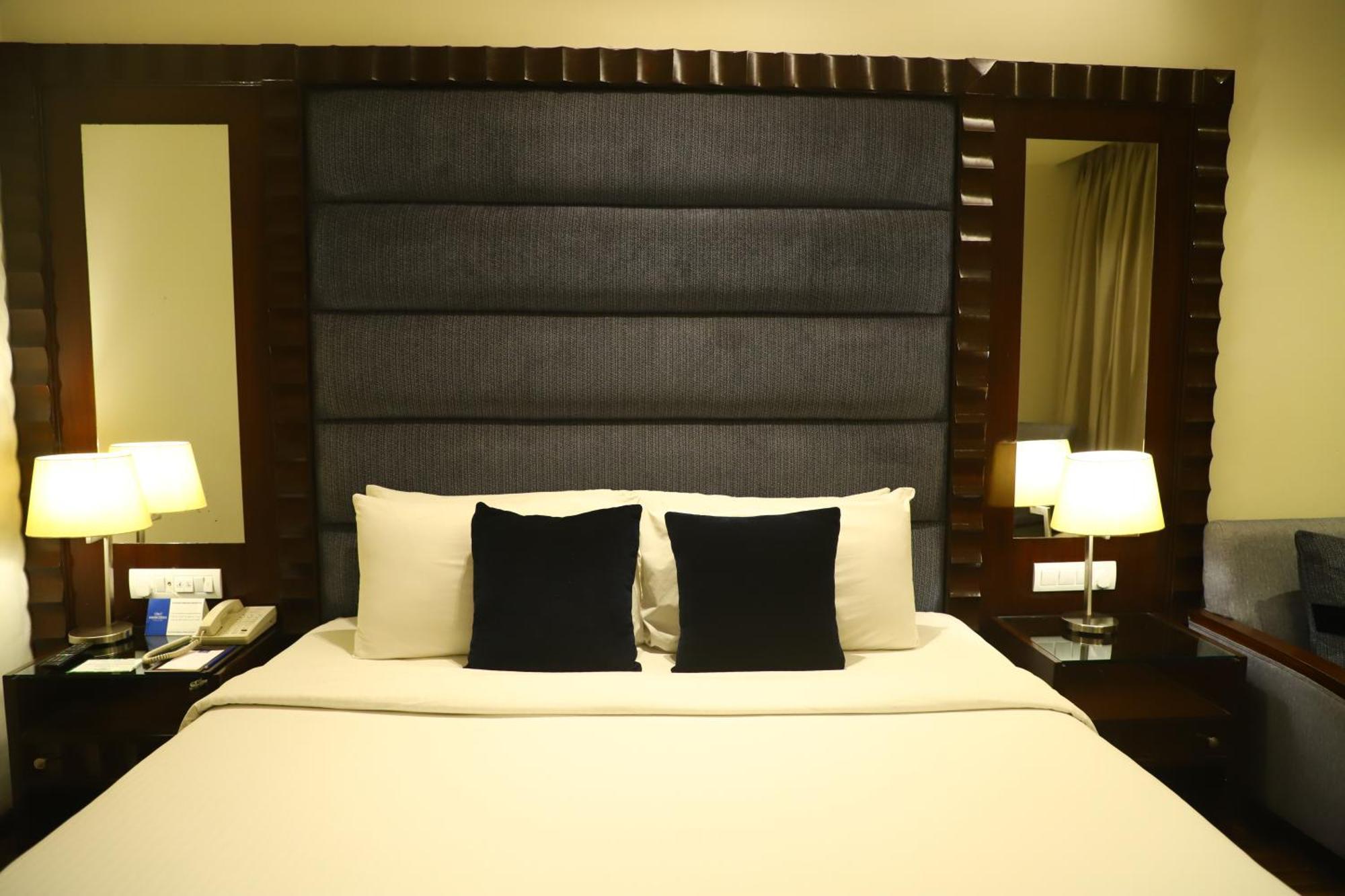 Deventure Sarovar Portico Kapashera, New Delhi Esterno foto
