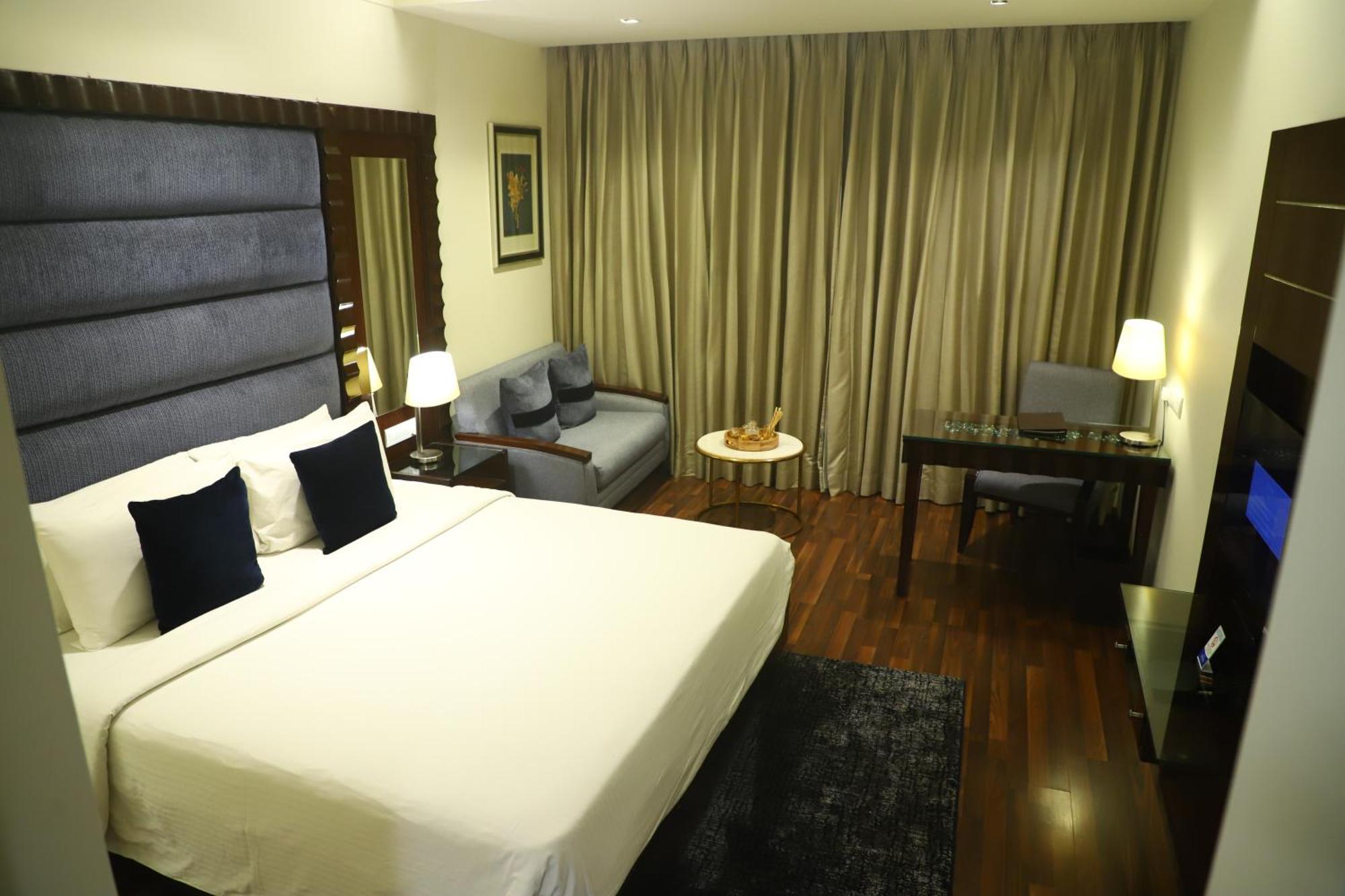 Deventure Sarovar Portico Kapashera, New Delhi Esterno foto