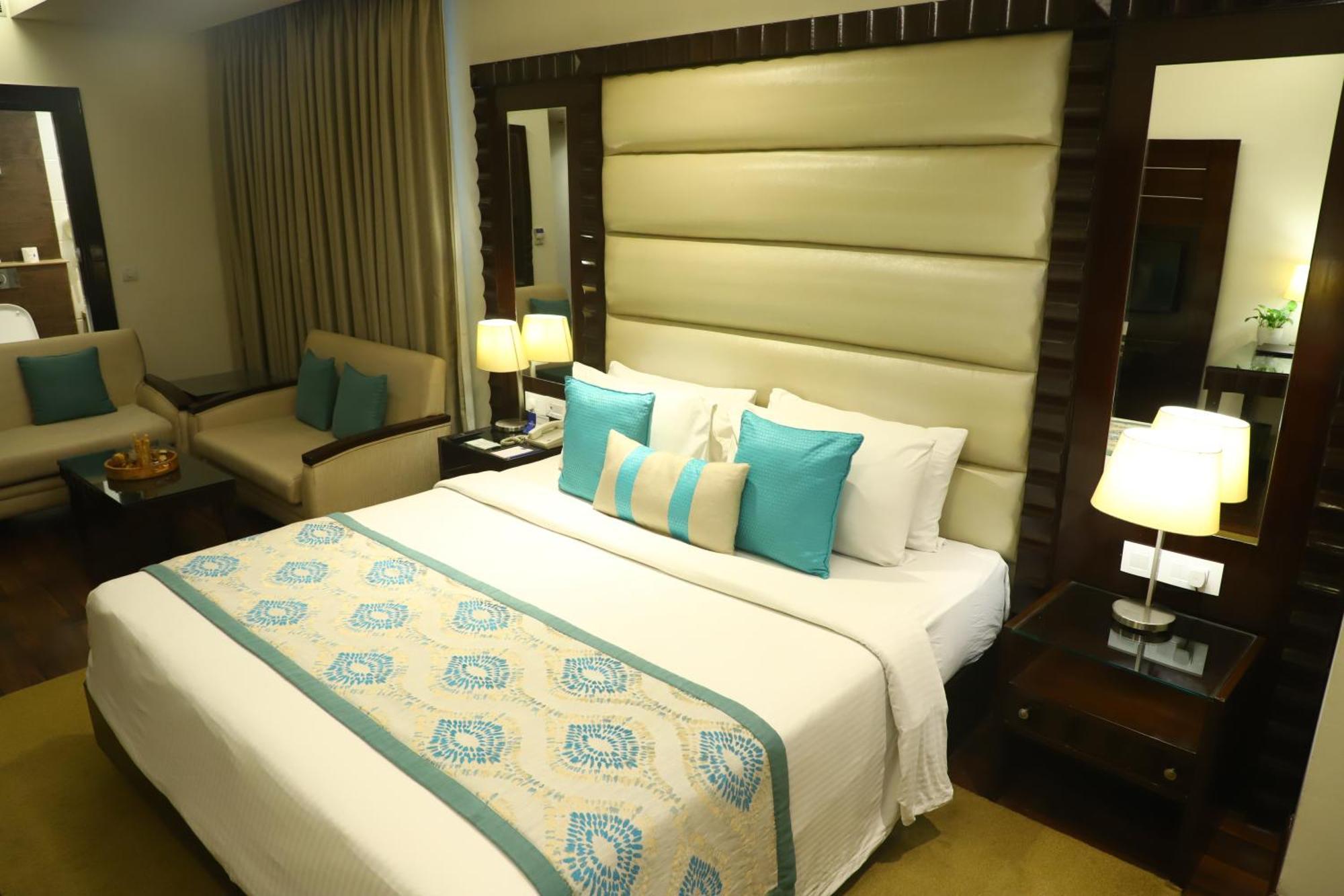 Deventure Sarovar Portico Kapashera, New Delhi Esterno foto