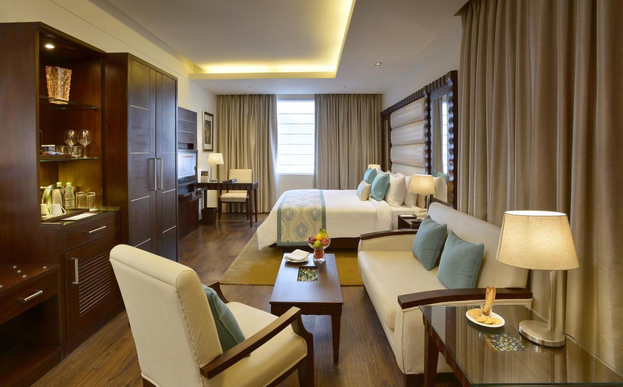 Deventure Sarovar Portico Kapashera, New Delhi Esterno foto