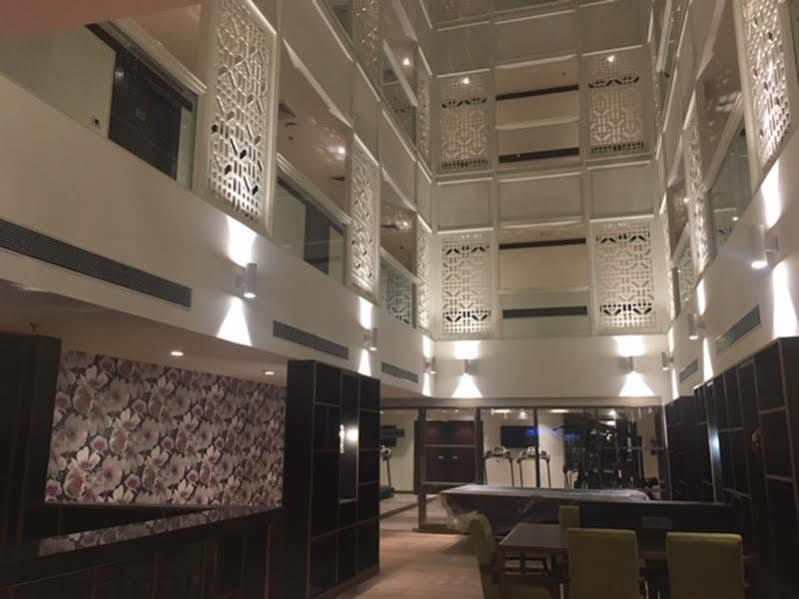 Deventure Sarovar Portico Kapashera, New Delhi Esterno foto