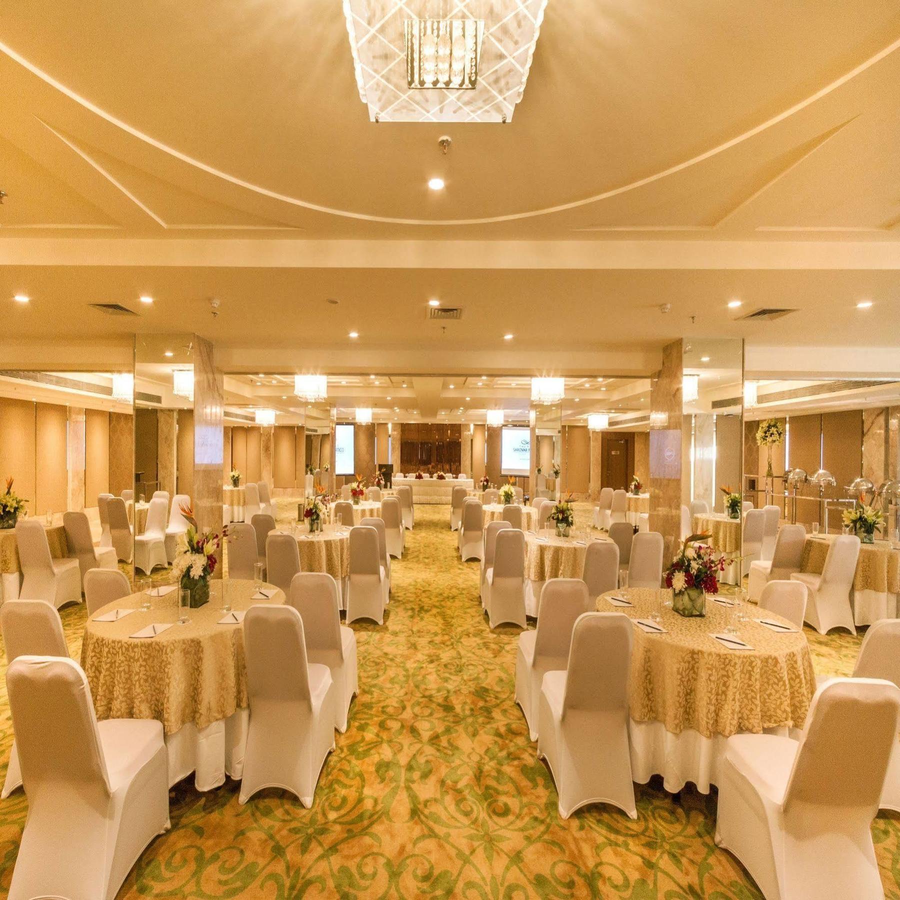 Deventure Sarovar Portico Kapashera, New Delhi Esterno foto