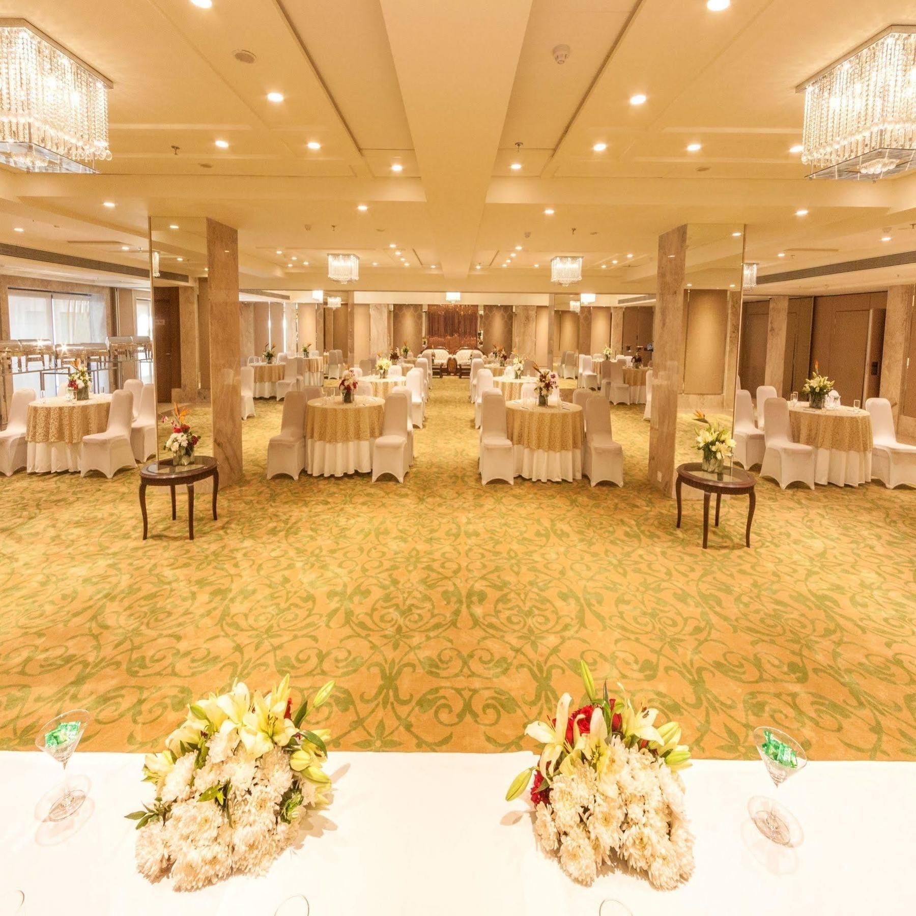 Deventure Sarovar Portico Kapashera, New Delhi Esterno foto