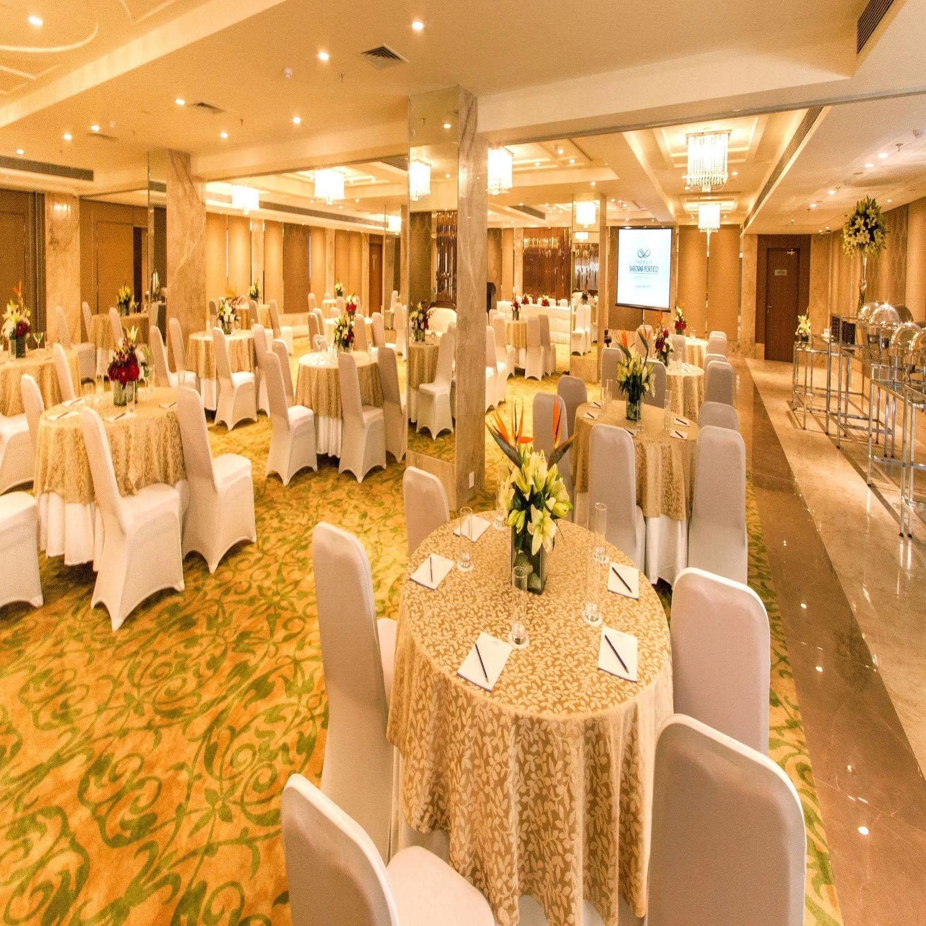 Deventure Sarovar Portico Kapashera, New Delhi Esterno foto